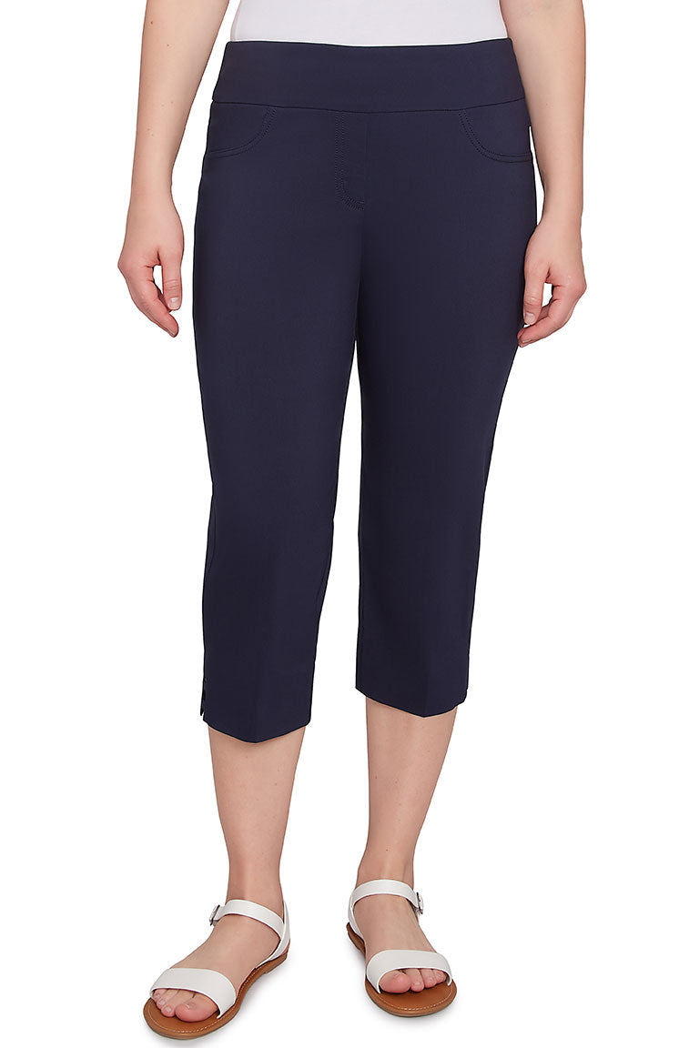 Pull-On Lattice Hem Capri Pant