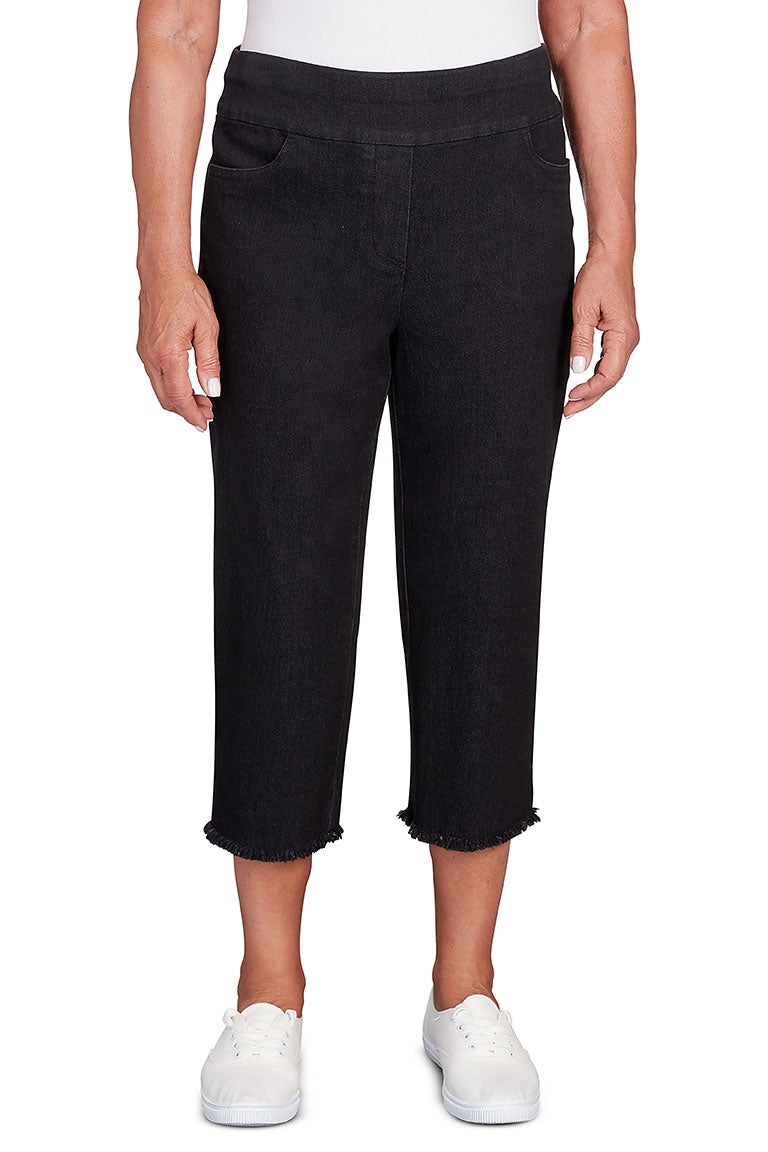 Allure Frayed Denim Capri Pant