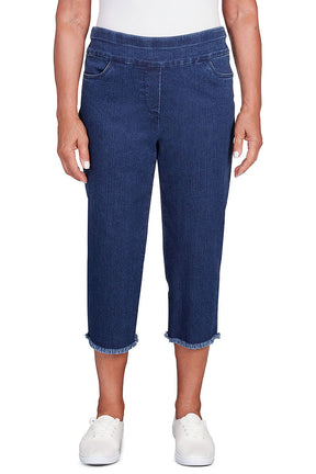 Petite Allure Frayed Denim Capri Pant