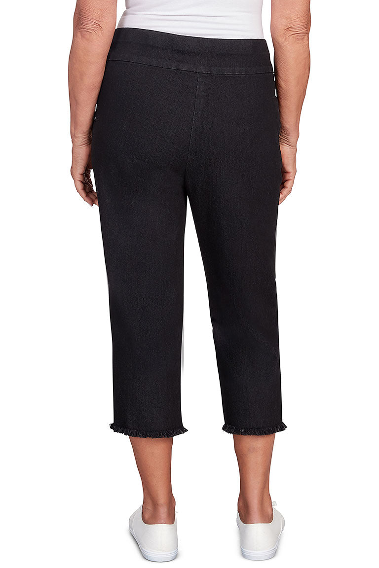 Allure Frayed Denim Capri Pant