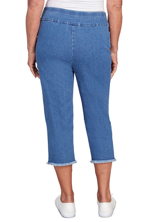 Petite Allure Frayed Denim Capri Pant