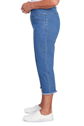 Petite Allure Frayed Denim Capri Pant