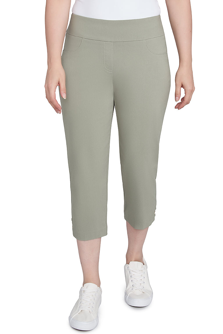 Petite Spring Forward Pull-On Capri Pant