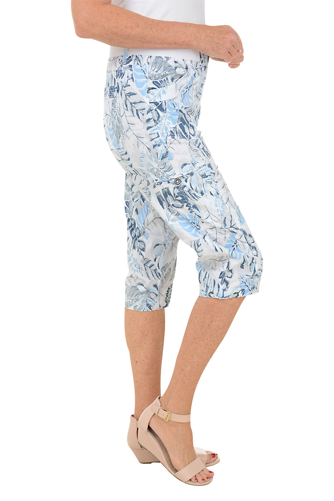 Blue Leaves Grommet Capri Pant