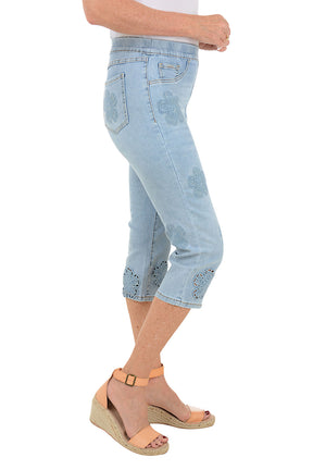 Embroidered Flower Pull-On Denim Capri Pant