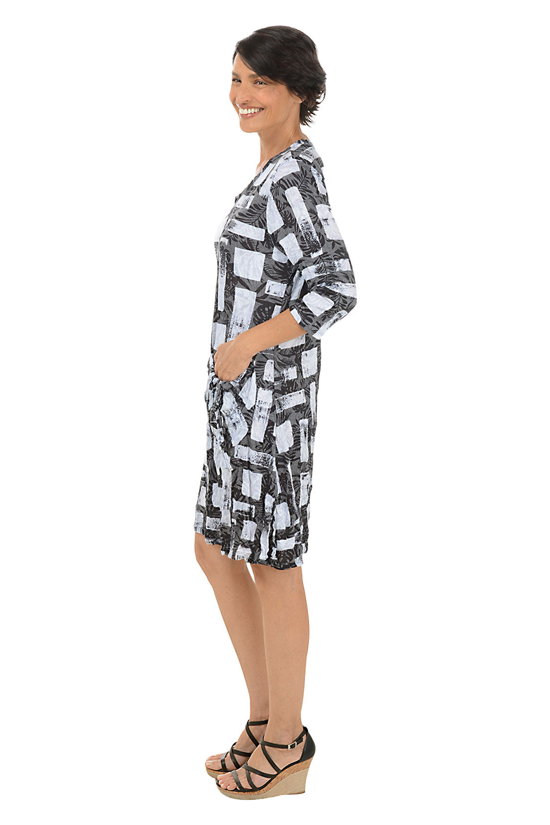 Square Silhouettes 3/4 Sleeve Crinkle Dress