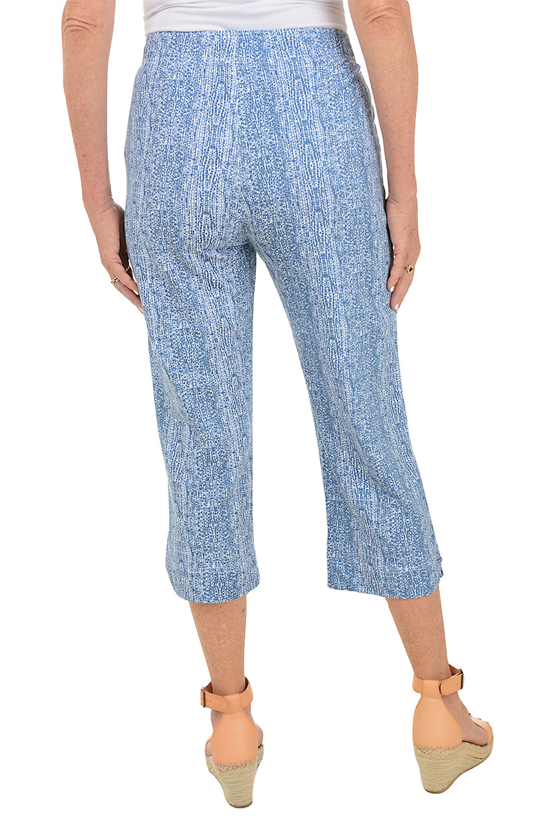 Snakeskin Grommet Hem Capri Pant